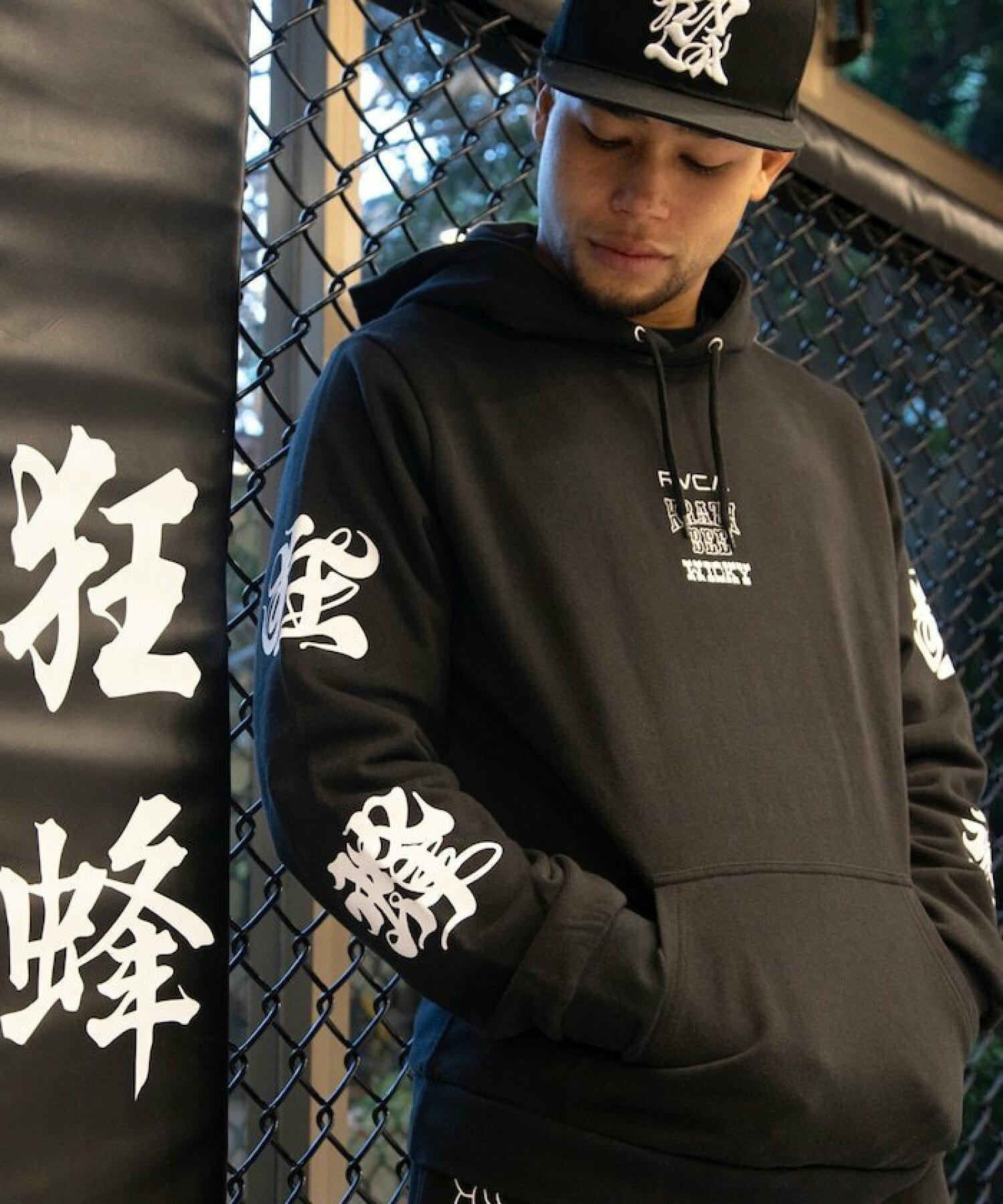 KRAZY BEE HOODIE / クレイジービー フーディ / バックプリント パーカー /  BE041P01 【限定展開】